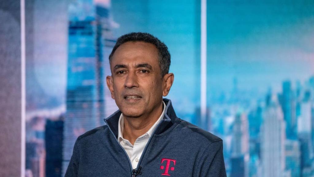 T-Mobile stands to benefit as rival files Chapter 11 bankruptcy